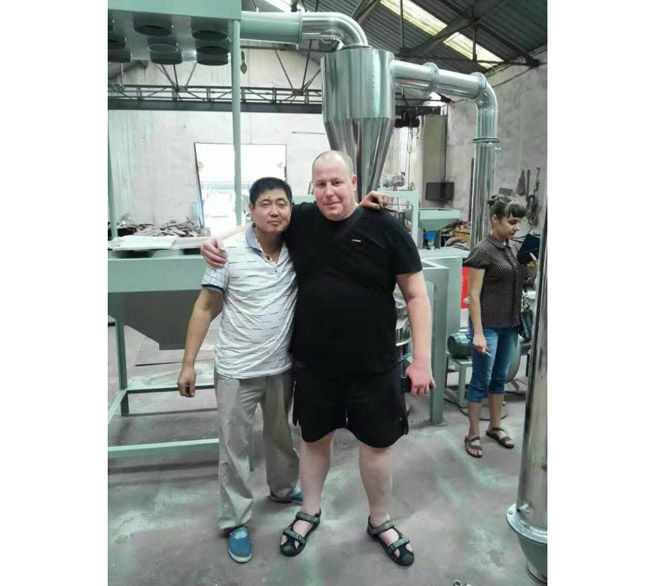 塑料磨粉機客戶