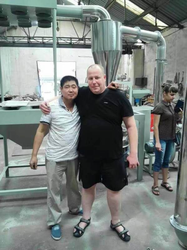 用戶該如何挑選塑料磨粉機(jī)呢？