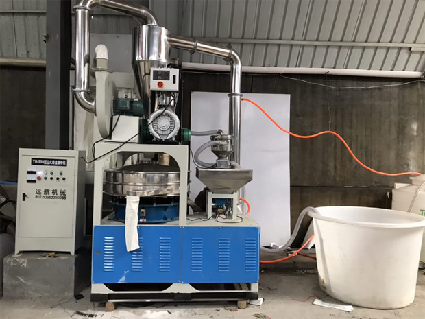 全自動LLDPE專用磨粉機(jī)